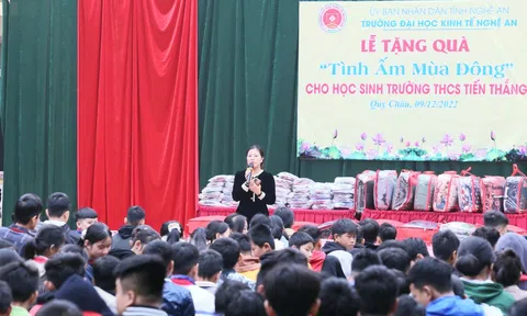 Trường Đại học Kinh tế Nghệ An trao quà “Tình ấm mùa Đông”