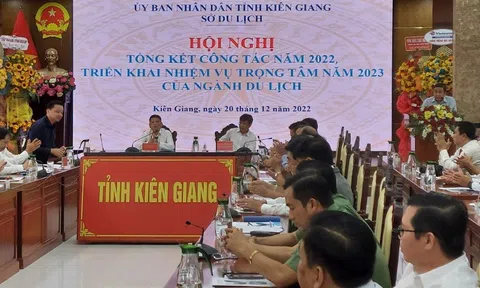 Năm 2022, tổng lượng khách du lịch đến Kiên Giang ước đạt gần 7,6 triệu lượt, tăng 142% so cùng kỳ năm 2021