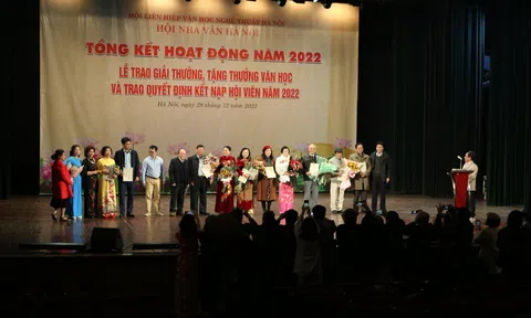 Tặng thưởng Thành tựu văn học trọn đời cho cố nhà văn Nguyễn Huy Thiệp