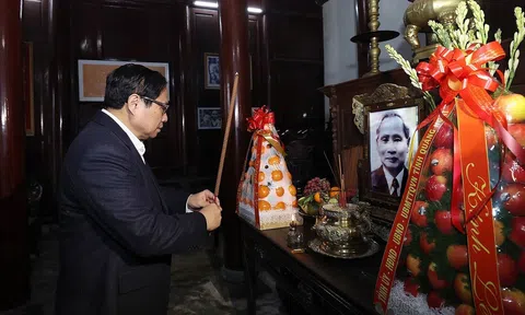 Thủ tướng Chính phủ Phạm Minh Chính dâng hương tưởng niệm Cố Thủ tướng Phạm Văn Đồng