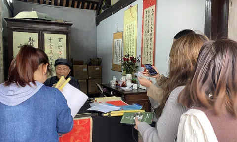 "Sư đạo tôn nghiêm"- chủ đề của Hội chữ Xuân 2023 mong muốn lan tỏa sự tôn nghiêm của đạo học