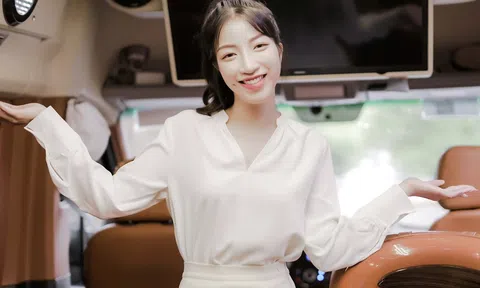 Doanh nhân Lê Thị Bích Ngọc khoe vẻ đẹp trẻ trung và năng động bên dòng xe Limousine cao cấp