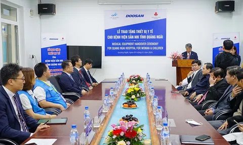 Doosan Vina đưa bác sĩ Hàn Quốc đến khám bệnh cho 1.500 người dân tỉnh Quảng Ngãi