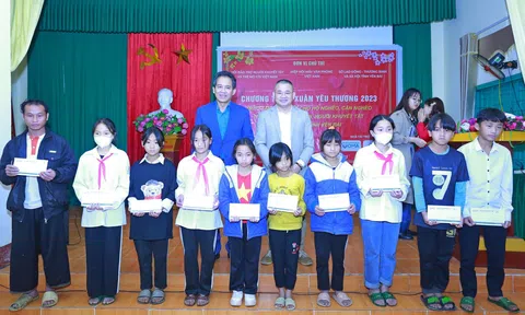 Hành trình nối dài vòng tay yêu thương đến những hoàn cảnh khó khăn ở vùng cao Yên Bái của Hiệp hội máy văn phòng Việt Nam
