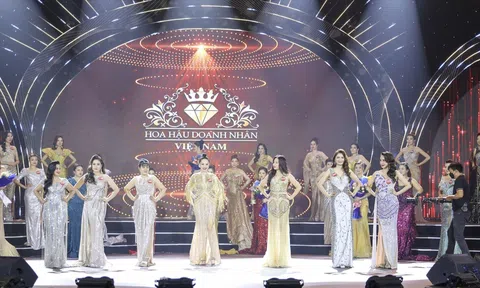 Hoa hậu Mạc Minh nói gì khi sắp trao vương miện cho người kế nhiệm?