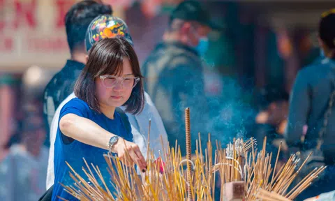 Đến Tây Ninh ăn chay, ngủ núi, thờ Bà để tìm điểm tựa tinh thần linh thiêng và sự màu nhiệm