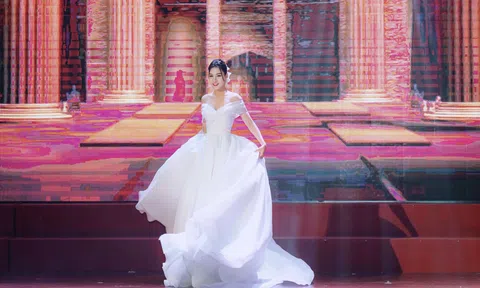 Sau 14 năm đăng quang, Hoa hậu Hà Nội 2008 vẫn là gương mặt veddette của nhiều nhãn hàng thời trang