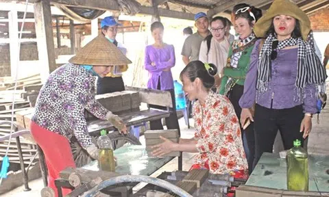 Vĩnh Long: Giữ gìn di sản đương đại Mang Thít - Để trao truyền di sản gạch gốm đến mai sau