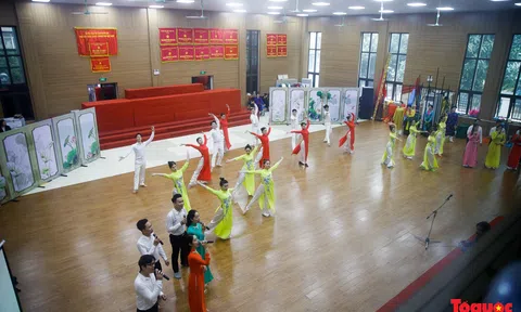 Nghệ sĩ hăng say luyện tập cho Chương trình nghệ thuật đặc biệt Kỷ niệm 80 năm Đề cương về văn hóa Việt Nam