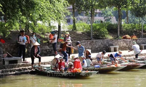 Du lịch Ninh Bình đa dạng hóa tour, tuyến để "níu chân" du khách