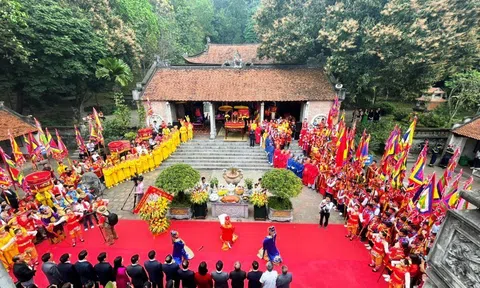 Trao Bằng công nhận Di sản văn hóa phi vật thể quốc gia cho Lễ hội Đền Bà Triệu