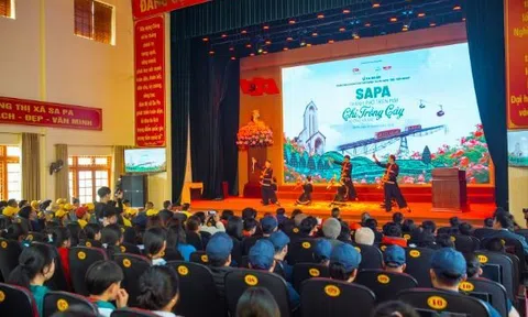 Hướng đến lễ kỷ niệm 120 năm Du lịch Sa Pa: Hơn 600 người xuống phố dọn rác vì Sa Pa xanh, sạch, đẹp, văn minh