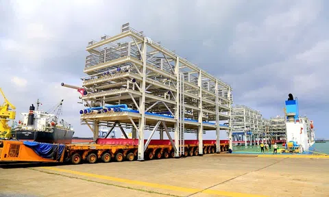 Doosan Vina, khu kinh tế Dung Quất (Quảng Ngãi): Xuất khẩu 11 module nặng 1.226 tấn sang Singapore