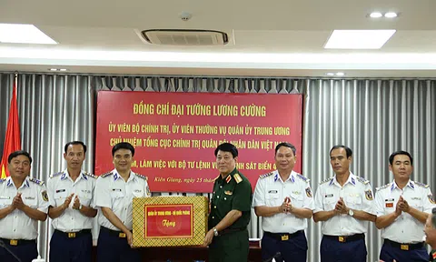 Đại tướng Lương Cường thăm, làm việc tại Bộ tư lệnh Vùng Cảnh sát biển 4