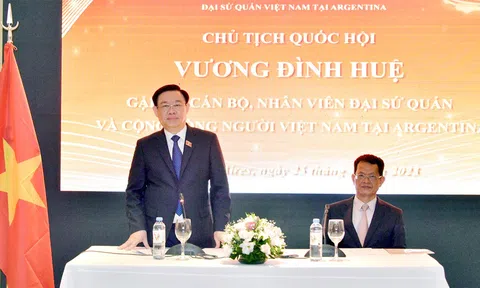 Chủ tịch Quốc hội: Gìn giữ văn hoá Việt và tiếng Việt, bởi “văn hoá còn, tiếng Việt còn là dân tộc còn”