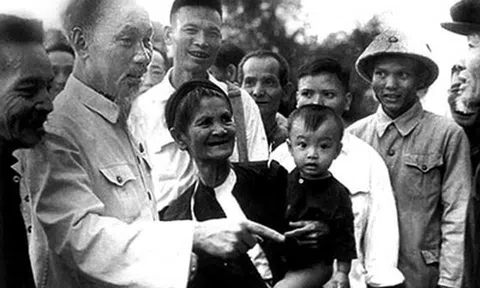 Bác Hồ với quê hương xứ Nghệ "nghĩa trọng tình cao"