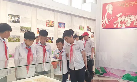 Giới thiệu 133 điển hình tiên tiến tại triển lãm “Những tấm gương bình dị mà cao quý”