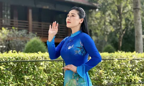 Thượng tá, NSƯT Hương Giang thể hiện tinh tế, xúc động ca khúc “Lời Bác dặn trước lúc đi xa”