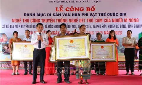 Dệt thổ cẩm của người M'nông Bình Phước được công nhận Di sản Văn hóa phi vật thể quốc gia