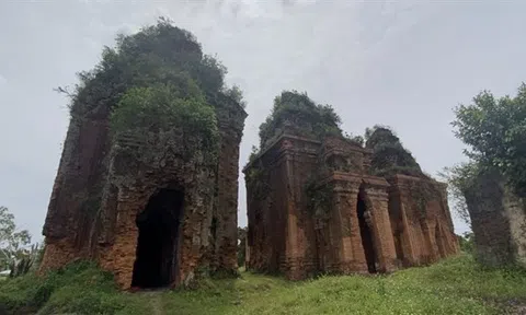 Quảng Nam: Tháp Chăm Khương Mỹ bị "muối hóa", rêu mốc sau gần nửa năm trùng tu