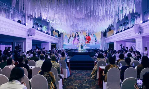 Hiền Anh Sao Mai cùng Ekip dâng “Duyên 5; Đại phúc đức Kinh ca; Pháp phục Thiền ca” mừng Phật đản