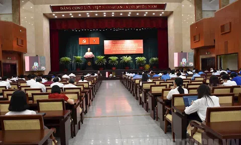 Việc học tập và làm theo Bác gắn với thực hiện các nhiệm vụ trọng tâm, khâu đột phá, vấn đề dư luận quan tâm