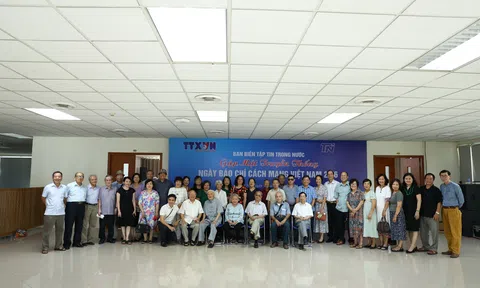 Cán bộ hưu trí Ban biên tập Tin trong nước TTXVN: Gặp mặt truyền thống nhân kỷ niệm 98 năm ngày Báo chí Cách mạng Việt Nam