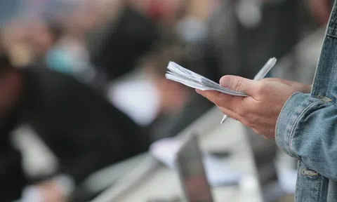 NSƯT Hương Giang thể hiện thành công ca khúc “Tâm sự người làm báo” của nhạc sỹ Phạm Việt Long