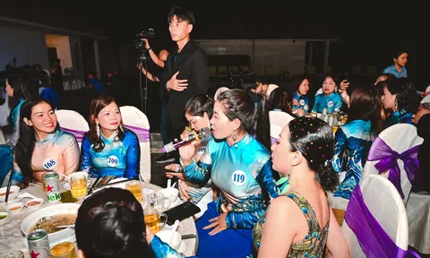 Doanh nhân Phan Thị Hạnh đấu giá thành công vật phẩm tại đêm thiện nguyện Hoa hậu Doanh nhân Biển 2023