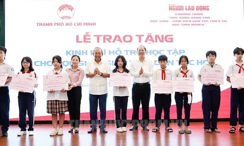 Trao tặng 300 suất kinh phí hỗ trợ học tập cho học sinh, sinh viên dân tộc Hoa có hoàn cảnh khó khăn tại TPHCM