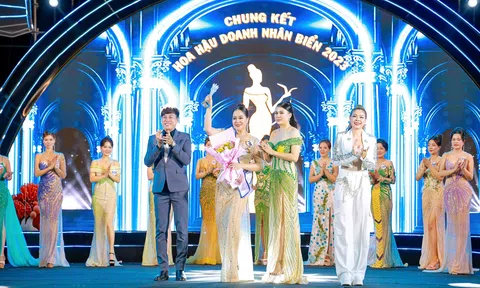 Hoa hậu Thiện nguyện Lý Kim Ngân trao giải Người đẹp dạ hội tại Hoa hậu Doanh nhân Biển 2023