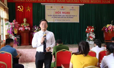 Hoạt động của Đoàn Luật sư TP Hà Nội tại tỉnh Điện Biên: Phối hợp hoạt động tuyên truyền pháp luật, tặng quà cho người nghèo
