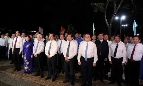 Những hình ảnh thiêng liêng, lay động lòng người trong chương trình nghệ thuật đặc biệt "Bản hùng ca bất diệt"