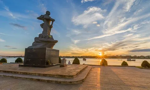 55 năm Mẹ Suốt hi sinh và 20 năm tượng đài người mẹ Anh hùng