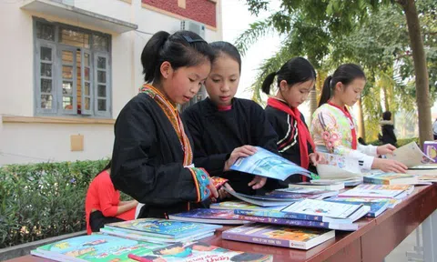Hỗ trợ xây dựng tủ sách cộng đồng cho các xã vùng đồng bào dân tộc thiểu số và miền núi