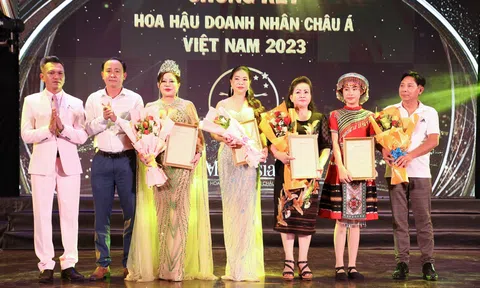 Nữ hoàng Doanh nhân Ngoại giao kết nối Phạm Kim Thoa trao tặng 20 triệu đồng cho những hoàn cảnh khó khăn tại Quảng Nam