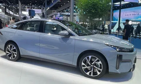 Hãng xe mới "tái xuất" Việt Nam mở bán sedan tầm hoạt động gần 1.400 km, giá quy đổi chỉ từ 420 triệu đồng