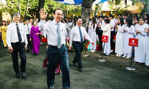Bí thư Thành ủy TPHCM Nguyễn Văn Nên dự lễ khai giảng năm học 2023-2024 tại Trường THPT Nguyễn Thị Minh Khai