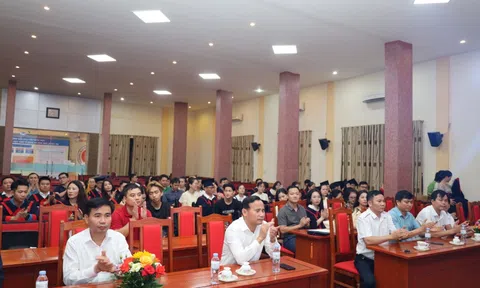 Trường Đại học Kinh tế Nghệ An: Tổ chức Lễ Bế giảng và trao bằng Cử nhân Ngôn ngữ Anh