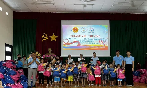 Hoạt động thiện nguyện trao tặng yêu thương đến với bà con huyện Tân Thạnh, tỉnh Long An