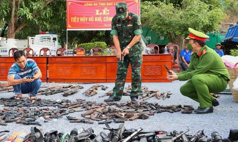 Tạo sự đồng thuận, ủng hộ của người dân trong việc tự giác giao nộp và tố giác hành vi vi phạm về vũ khí