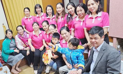 Đoàn đại biểu TPHCM thăm gia đình Cảnh sát giao thông hy sinh trong vụ sạt lở đèo Bảo Lộc, tỉnh Lâm Đồng