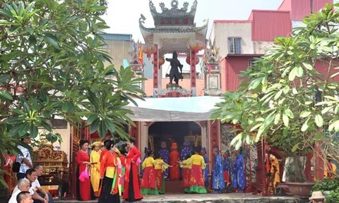 Đền Sơn Hải thờ cha con Hưng Đạo Đại vương Trần Quốc Tuấn và Đức ông Phạm Ngũ Lão