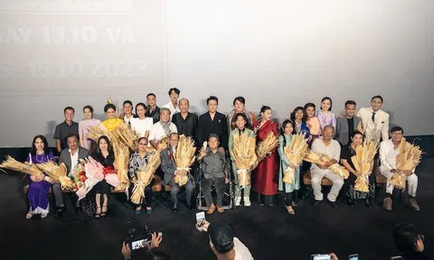 Hai thế hệ diễn viên trong cùng một bộ phim đã gặp nhau tại sự kiện công chiếu “Đất Rừng Phương Nam”