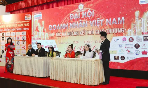 Doanh nhân Nguyễn Thị Kim Thoa chia sẻ về việc thích ứng nhanh với tình hình mới tại Đại hội Doanh nhân Việt Nam 2023