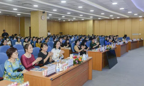 Hơn 300 điều dưỡng và nhân viên y tế tập huấn chăm sóc dinh dưỡng cho người bệnh