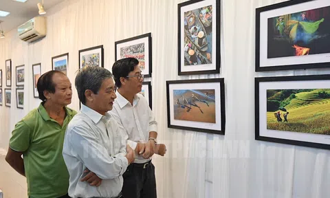 Khai mạc triển lãm và ra mắt sách ảnh “Bức tranh Quê” của cố NSNA Hoàng Thạch Vân