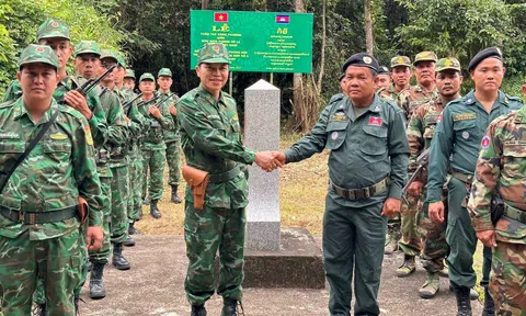 Phối hợp tuần tra bảo vệ biên giới hòa bình phát triển giữa Kon Tum (Việt Nam) và Rattanakiri (Campuchia)