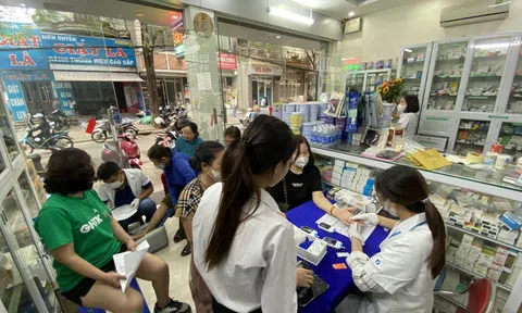 Gần 10.000 người dân được tầm soát các bệnh không lây nhiễm miễn phí tại nhà thuốc TP.HCM và Hà Nội