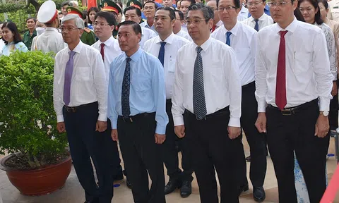 Lãnh đạo TPHCM dâng hương, dâng hoa tại Di tích Lịch sử quốc gia Ngã Ba Giồng và Tượng đài Nam Kỳ Khởi nghĩa